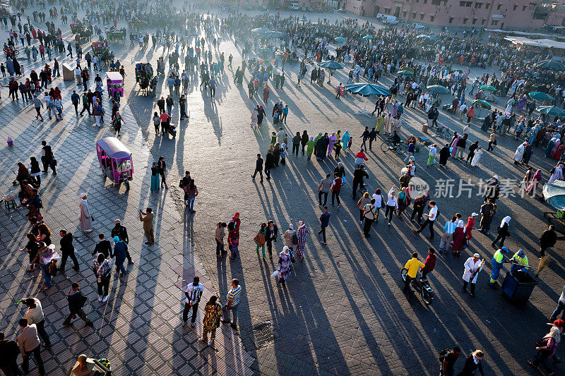 晚上Djemaa El Fna广场，马拉喀什，摩洛哥